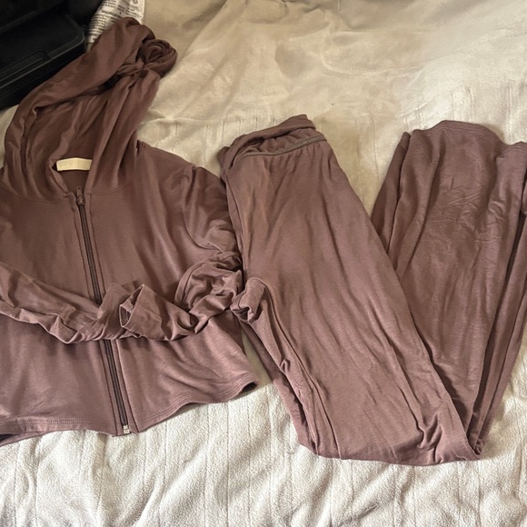 2 piece set - Picture 2 of 6